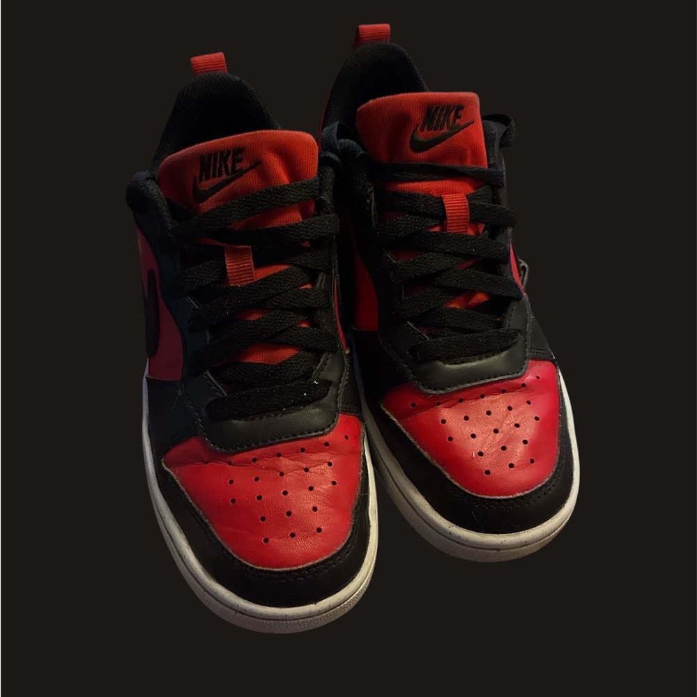 Nike Court Borough low “2” blk & red YOUTH  size 3.5